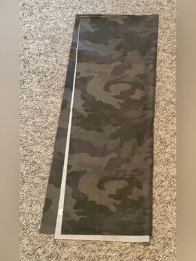 NWOT New without tags Lululemon Hot Yoga Green Camo Camouflage Mat Towel RARE
